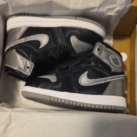 Air Jordan Retro 1 High OG(TD) Satin Shadow Size 5C. - Picture 1 of 7